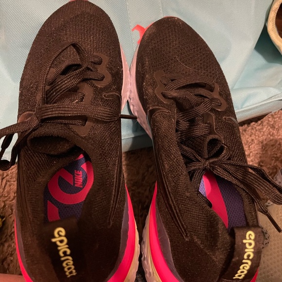 Nike Epic React Flyknit Men’s 8, Women’s 9.5 - Picture 5 of 5